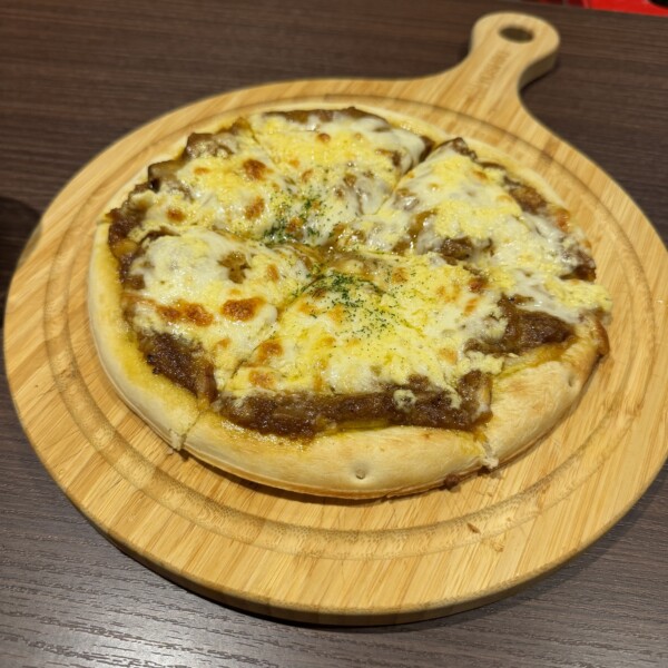 カレーポテサラピザ